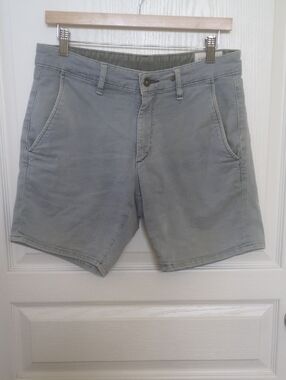 rag & bone Men's Flat-Front Chino Shorts in Light Gray